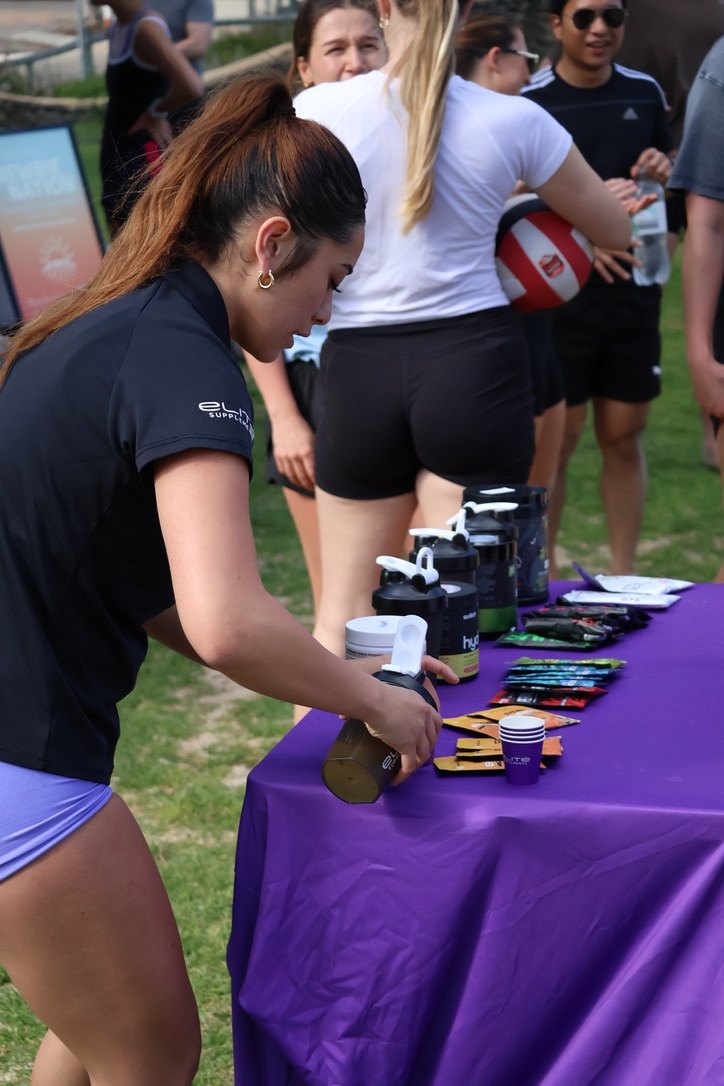 Elite Supplements mixing drinks for newbies at a social